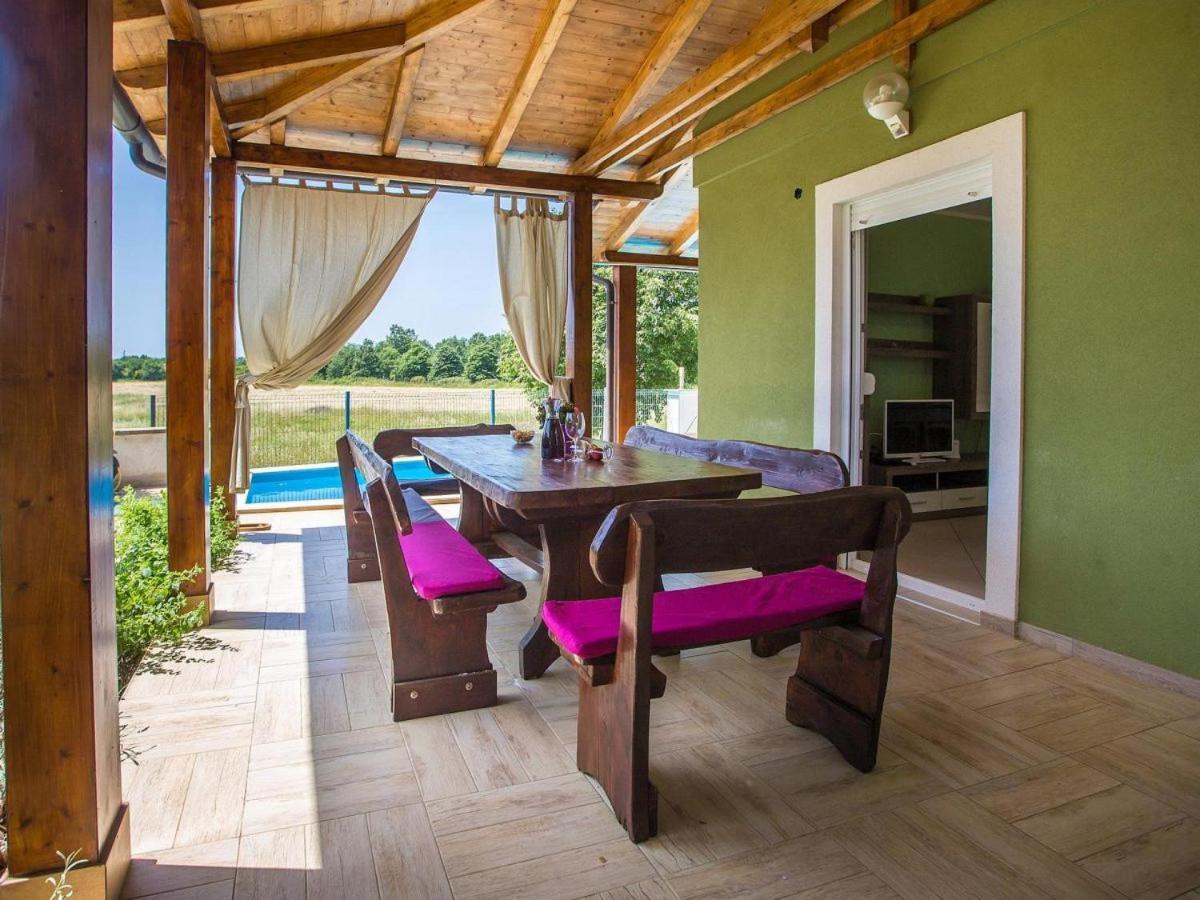 Holiday Home Tanja Pula Exterior photo